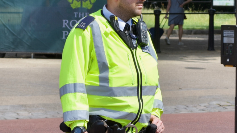 Met Police officer outside Buckingham Palace
